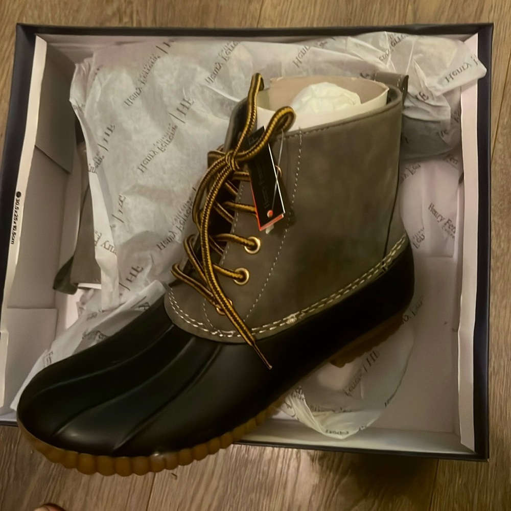 Women's Henry Ferrara Mission-200 Winter Boots Size 7- NWT in box